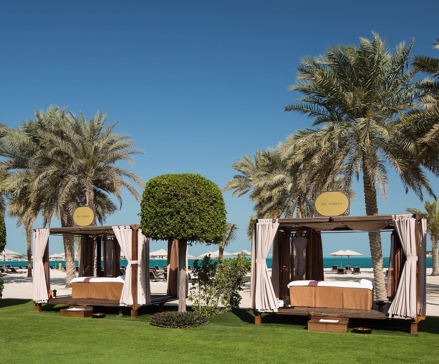 Пляжные спа-беседки в Emirates Palace
